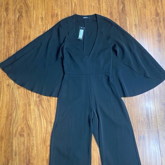 NWT New Nasty Gal Women's Black Deep V Neck Cape Straight Leg Jumpsuit Size 4 - Picture 4 of 16